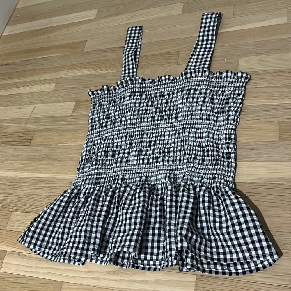 Super cute urban outfitters top